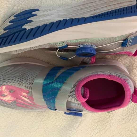 New balance sneakers size 5.5 - Picture 3 of 7